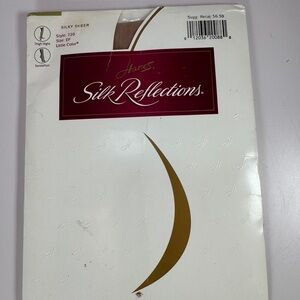Hanes Silk Reflections  Thigh Highs Style 720 Size EF Little Color - Sandalfoot